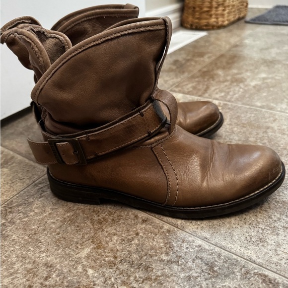 Buffalo David Bitton Brown Ankle Boots with Wraparound Strap - Picture 5 of 8